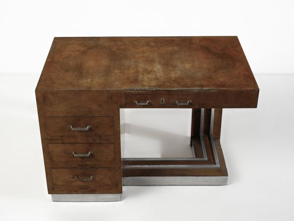 MANIFATTURA ITALIANA : Scrivania razionalista a quattro cassetti  - Asta Asta 516 | DESIGN E ARTI DECORATIVE DEL NOVECENTO Online - Associazione Nazionale - Case d'Asta italiane