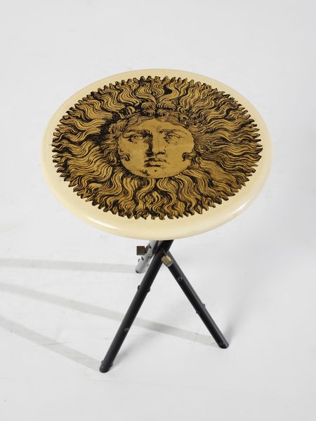 FORNASETTI PIERO (1913 - 1988) : Tavolino occasionale con decoro Sole Ricciuto o Re Sole, Milano  - Asta Asta 516 | DESIGN E ARTI DECORATIVE DEL NOVECENTO Online - Associazione Nazionale - Case d'Asta italiane