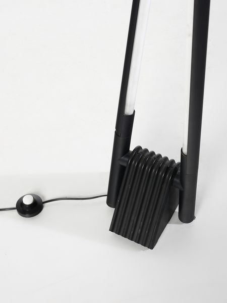 BONETTO RODOLFO (1929 - 1991) : Lampada da terra Sistema Flu per Luci, Italia  - Asta Asta 516 | DESIGN E ARTI DECORATIVE DEL NOVECENTO Online - Associazione Nazionale - Case d'Asta italiane