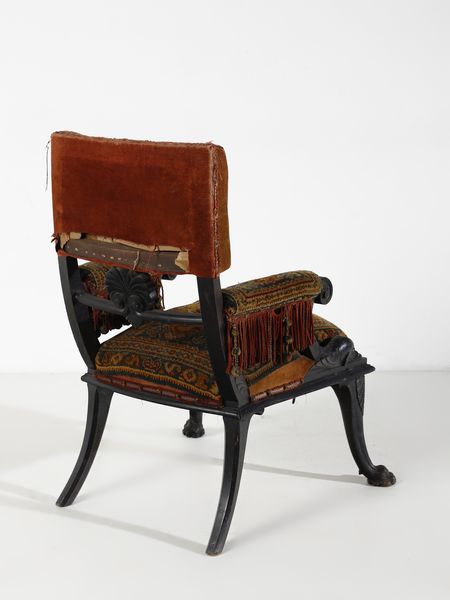 MANIFATTURA INGLESE : Poltrona ecclettica di ispirazione ottomana con braccioli e gambe zoomorfe  - Asta Asta 516 | DESIGN E ARTI DECORATIVE DEL NOVECENTO Online - Associazione Nazionale - Case d'Asta italiane