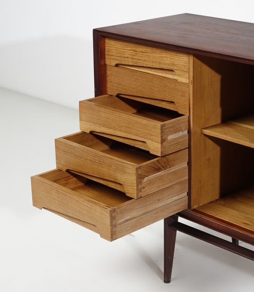 DASSI MOBILI MODERNI : Credenza con stipo ad anta scorrevole celante cassettini e tre ante a cerniera, Lissone  - Asta Asta 516 | DESIGN E ARTI DECORATIVE DEL NOVECENTO Online - Associazione Nazionale - Case d'Asta italiane