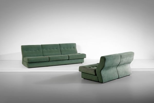 MANIFATTURA ITALIANA : Due divani a due e tre posti  - Asta Asta 516 | DESIGN E ARTI DECORATIVE DEL NOVECENTO Online - Associazione Nazionale - Case d'Asta italiane