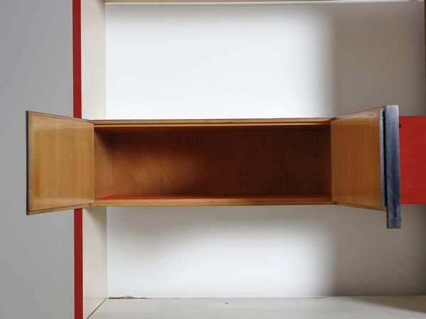 GRASSI LILIANA (1923 - 1985) : Mobile ad incasso su disegno a due campate con ripiano a giorno, stipi, guardaroba, esecuzione Serafino Arrighi, Cant  - Asta Asta 516 | DESIGN E ARTI DECORATIVE DEL NOVECENTO Online - Associazione Nazionale - Case d'Asta italiane