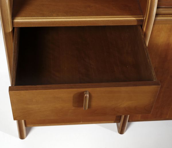 RADICE GIGI (1924 - 2002) : Credenza ad ante e cassetti della serie Antologia.1 per Tosimobili, Rovigo  - Asta Asta 516 | DESIGN E ARTI DECORATIVE DEL NOVECENTO Online - Associazione Nazionale - Case d'Asta italiane
