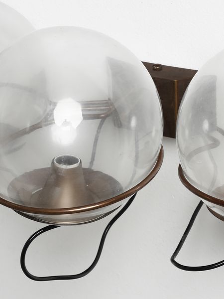 CANDLE : Coppia di lampade da parete a tre luci, Italia  - Asta Asta 516 | DESIGN E ARTI DECORATIVE DEL NOVECENTO Online - Associazione Nazionale - Case d'Asta italiane