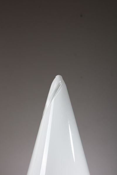 DE MAJO : Lampada da tavolo di forma conica  - Asta Asta 516 | DESIGN E ARTI DECORATIVE DEL NOVECENTO Online - Associazione Nazionale - Case d'Asta italiane