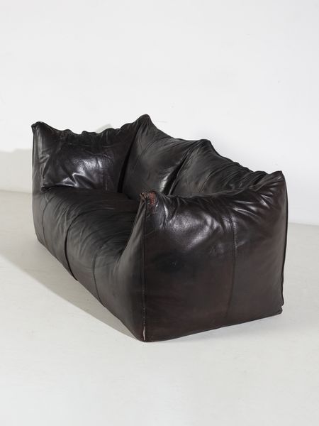 BELLINI MARIO (n. 1935) : Coppia di divani a due posti mod. Le Bambole per B&B Italia  - Asta Asta 516 | DESIGN E ARTI DECORATIVE DEL NOVECENTO Online - Associazione Nazionale - Case d'Asta italiane