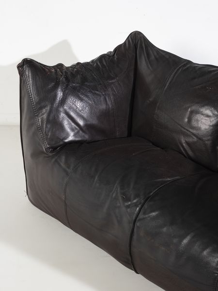 BELLINI MARIO (n. 1935) : Coppia di divani a due posti mod. Le Bambole per B&B Italia  - Asta Asta 516 | DESIGN E ARTI DECORATIVE DEL NOVECENTO Online - Associazione Nazionale - Case d'Asta italiane