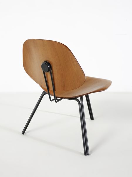 BORSANI OSVALDO (1911 - 1985) : Sedia a tre gambe mod. P31 per Tecno, Varedo  - Asta Asta 516 | DESIGN E ARTI DECORATIVE DEL NOVECENTO Online - Associazione Nazionale - Case d'Asta italiane