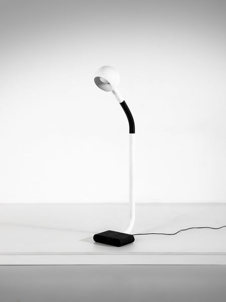 FRANCO BERTOLI & MAX PAJETTA : Lampada da terra mod. Yoga con braccio snodabile per Fontana Arte, Milano  - Asta Asta 516 | DESIGN E ARTI DECORATIVE DEL NOVECENTO Online - Associazione Nazionale - Case d'Asta italiane