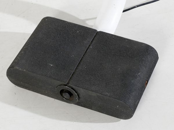 FRANCO BERTOLI & MAX PAJETTA : Lampada da terra mod. Yoga con braccio snodabile per Fontana Arte, Milano  - Asta Asta 516 | DESIGN E ARTI DECORATIVE DEL NOVECENTO Online - Associazione Nazionale - Case d'Asta italiane