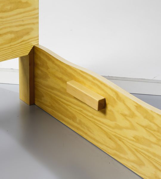 DE POLI FABIO (n. 1947) : Letto matrimoniale Camel per Giovannetti, Pistoia  - Asta Asta 516 | DESIGN E ARTI DECORATIVE DEL NOVECENTO Online - Associazione Nazionale - Case d'Asta italiane