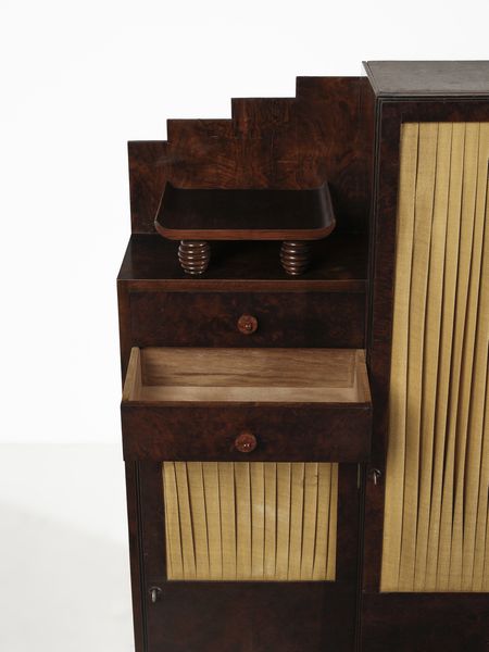 MANIFATTURA ITALIANA : Mobile da soggiorno dco a due ante, due cassetti e alzatina  - Asta Asta 516 | DESIGN E ARTI DECORATIVE DEL NOVECENTO Online - Associazione Nazionale - Case d'Asta italiane