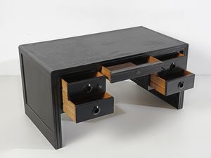 MANIFATTURA ITALIANA : Scrivania da centro con cassetti laterali e cassettino centrale  - Asta Asta 516 | DESIGN E ARTI DECORATIVE DEL NOVECENTO Online - Associazione Nazionale - Case d'Asta italiane