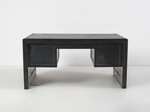 MANIFATTURA ITALIANA : Scrivania da centro con cassetti laterali e cassettino centrale  - Asta Asta 516 | DESIGN E ARTI DECORATIVE DEL NOVECENTO Online - Associazione Nazionale - Case d'Asta italiane
