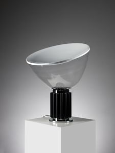 CASTIGLIONI ACHILLE (1918-2002) & PIER GIACOMO (1913-1968) - Lampada da tavolo mod. Taccia per Flos, Milano