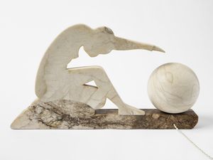 MANIFATTURA FRANCESE : Lampada scultura raffigurante nudo femminile proteso verso un globo  - Asta Asta 516 | DESIGN E ARTI DECORATIVE DEL NOVECENTO Online - Associazione Nazionale - Case d'Asta italiane