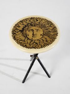 FORNASETTI PIERO (1913 - 1988) : Tavolino occasionale con decoro Sole Ricciuto o Re Sole, Milano  - Asta Asta 516 | DESIGN E ARTI DECORATIVE DEL NOVECENTO Online - Associazione Nazionale - Case d'Asta italiane