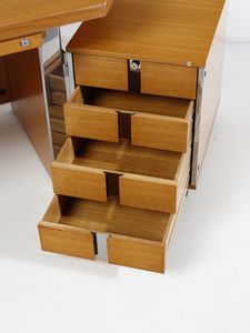 FAZIOLI ENNIO (n. 1930) : Scrivania con piano circolare e cassettiera su ruote a quattro cassetti della serie Galileo, esecuzione M.I.M., Roma  - Asta Asta 516 | DESIGN E ARTI DECORATIVE DEL NOVECENTO Online - Associazione Nazionale - Case d'Asta italiane