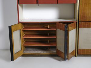 GRASSI LILIANA (1923 - 1985) : Mobile ad incasso su disegno a due campate con ripiano a giorno, stipi, guardaroba, esecuzione Serafino Arrighi, Cant  - Asta Asta 516 | DESIGN E ARTI DECORATIVE DEL NOVECENTO Online - Associazione Nazionale - Case d'Asta italiane