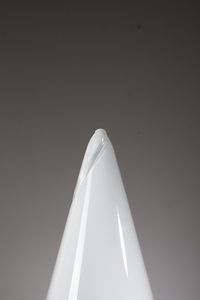 DE MAJO : Lampada da tavolo di forma conica  - Asta Asta 516 | DESIGN E ARTI DECORATIVE DEL NOVECENTO Online - Associazione Nazionale - Case d'Asta italiane