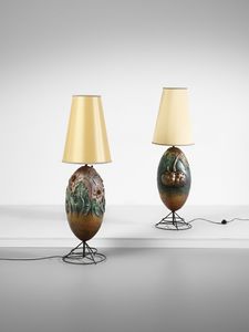 MANIFATTURA ITALIANA - Coppia di grandi lampade da terra decorate con fiori, frutti e foglie