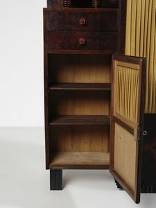 MANIFATTURA ITALIANA : Mobile da soggiorno dco a due ante, due cassetti e alzatina  - Asta Asta 516 | DESIGN E ARTI DECORATIVE DEL NOVECENTO Online - Associazione Nazionale - Case d'Asta italiane