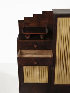 MANIFATTURA ITALIANA : Mobile da soggiorno dco a due ante, due cassetti e alzatina  - Asta Asta 516 | DESIGN E ARTI DECORATIVE DEL NOVECENTO Online - Associazione Nazionale - Case d'Asta italiane