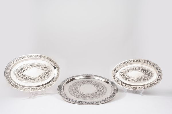 Tre vassoi  - Asta Argenti Antichi e da Collezione - Associazione Nazionale - Case d'Asta italiane
