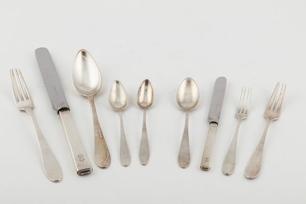 Servizi di posate differenti  - Asta Argenti Antichi e da Collezione - Associazione Nazionale - Case d'Asta italiane