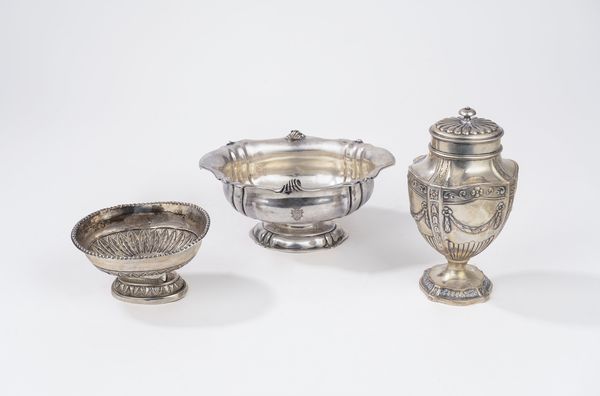 Gruppo di tre oggetti  - Asta Argenti Antichi e da Collezione - Associazione Nazionale - Case d'Asta italiane