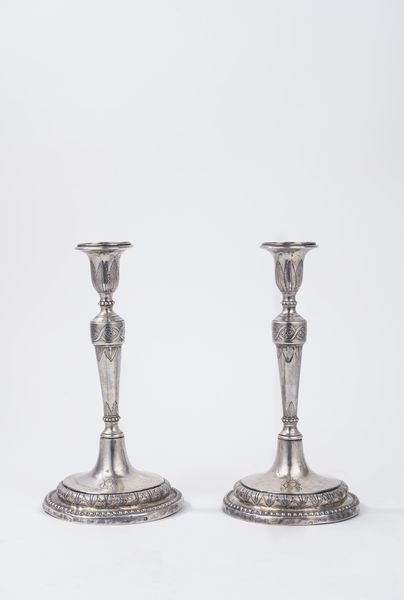 Coppia di candelieri  - Asta Argenti Antichi e da Collezione - Associazione Nazionale - Case d'Asta italiane