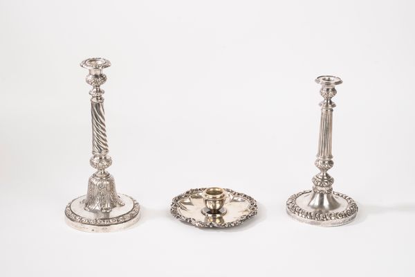 Due candelieri e un porta candele  - Asta Argenti Antichi e da Collezione - Associazione Nazionale - Case d'Asta italiane
