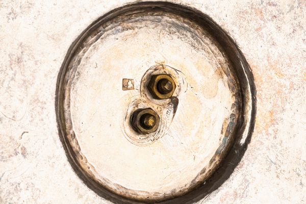 Due candelieri e un porta candele  - Asta Argenti Antichi e da Collezione - Associazione Nazionale - Case d'Asta italiane