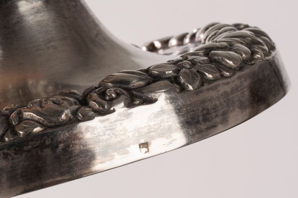 Due candelieri e un porta candele  - Asta Argenti Antichi e da Collezione - Associazione Nazionale - Case d'Asta italiane