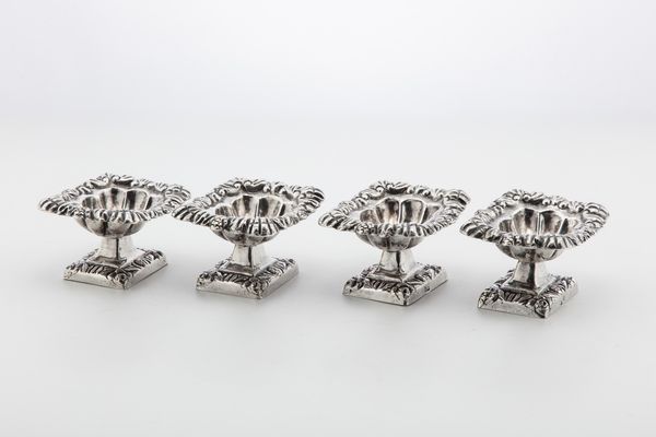 Quattro saliere  - Asta Argenti Antichi e da Collezione - Associazione Nazionale - Case d'Asta italiane