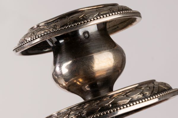 Coppia di candelabri  - Asta Argenti Antichi e da Collezione - Associazione Nazionale - Case d'Asta italiane