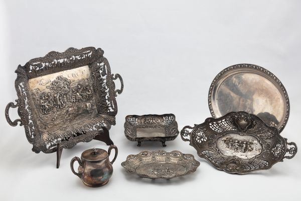 Gruppo di sei oggetti  - Asta Argenti Antichi e da Collezione - Associazione Nazionale - Case d'Asta italiane