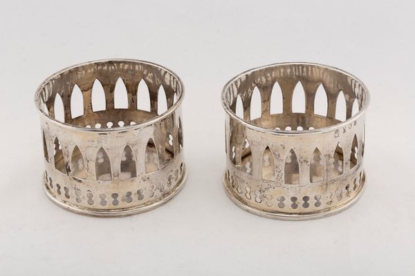 Coppia di sotto bottiglie  - Asta Argenti Antichi e da Collezione - Associazione Nazionale - Case d'Asta italiane