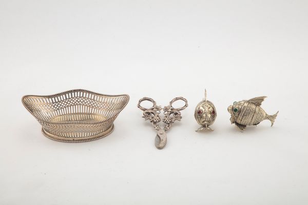 Gruppo di quattro oggetti  - Asta Argenti Antichi e da Collezione - Associazione Nazionale - Case d'Asta italiane