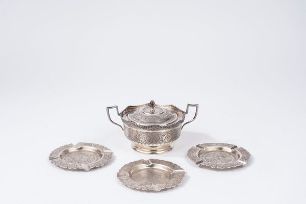 Zuccheriera e tre piattini  - Asta Argenti Antichi e da Collezione - Associazione Nazionale - Case d'Asta italiane