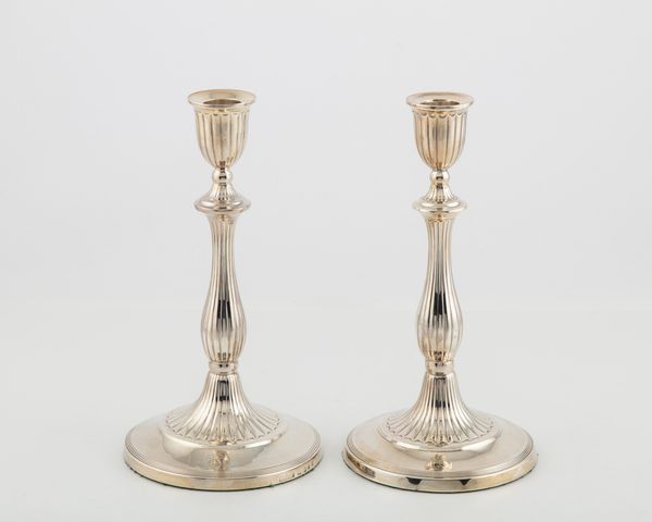 Coppia di candelieri, Giorgio III  - Asta Argenti Antichi e da Collezione - Associazione Nazionale - Case d'Asta italiane