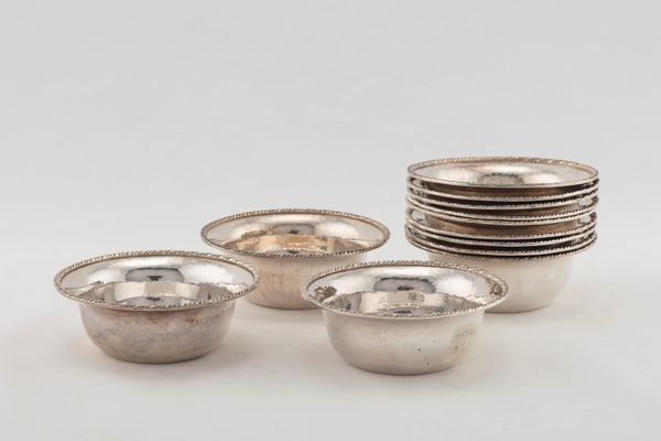 Dodici ciotole lavadita  - Asta Argenti Antichi e da Collezione - Associazione Nazionale - Case d'Asta italiane