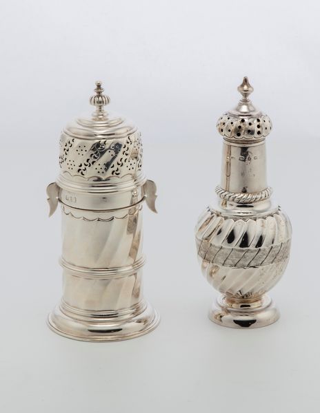 Due spargi zucchero  - Asta Argenti Antichi e da Collezione - Associazione Nazionale - Case d'Asta italiane