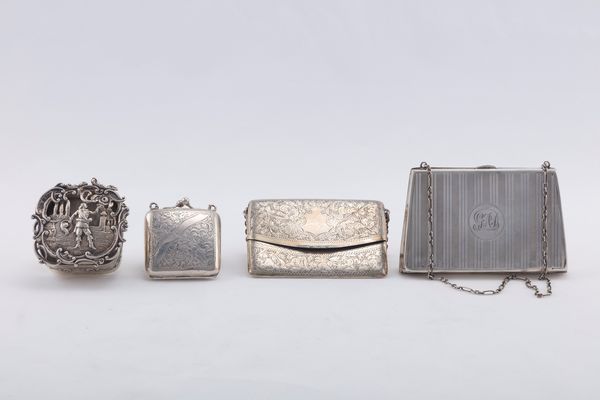 Gruppo di quattro oggetti  - Asta Argenti Antichi e da Collezione - Associazione Nazionale - Case d'Asta italiane