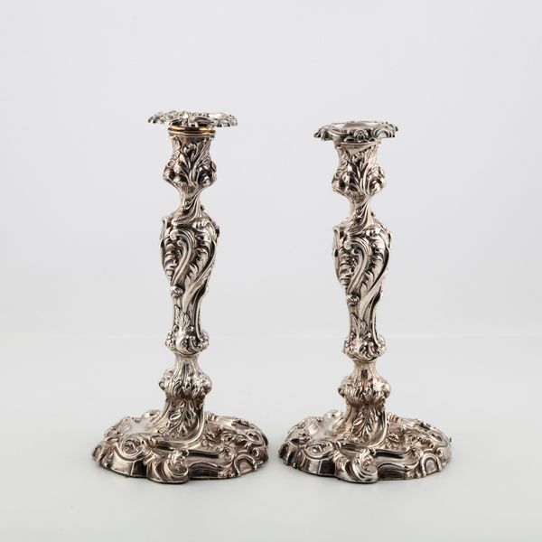 Coppia di candelieri  - Asta Argenti Antichi e da Collezione - Associazione Nazionale - Case d'Asta italiane
