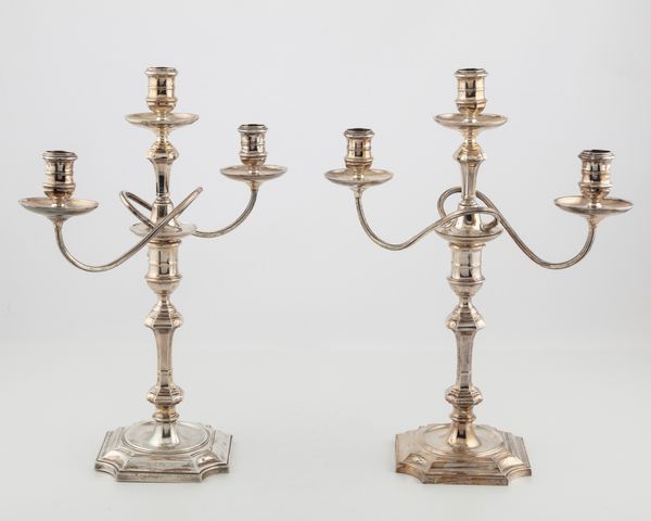 Coppia di candelabri  - Asta Argenti Antichi e da Collezione - Associazione Nazionale - Case d'Asta italiane