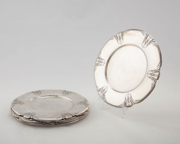 Otto sottopiatti, Chased Diana  - Asta Argenti Antichi e da Collezione - Associazione Nazionale - Case d'Asta italiane