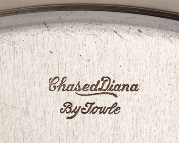 Otto sottopiatti, Chased Diana  - Asta Argenti Antichi e da Collezione - Associazione Nazionale - Case d'Asta italiane