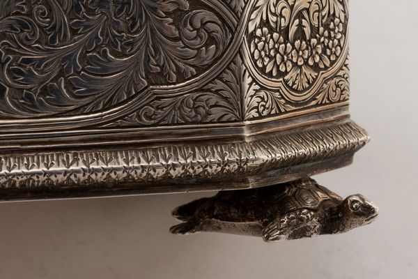 Vaso e scrigno  - Asta Argenti Antichi e da Collezione - Associazione Nazionale - Case d'Asta italiane